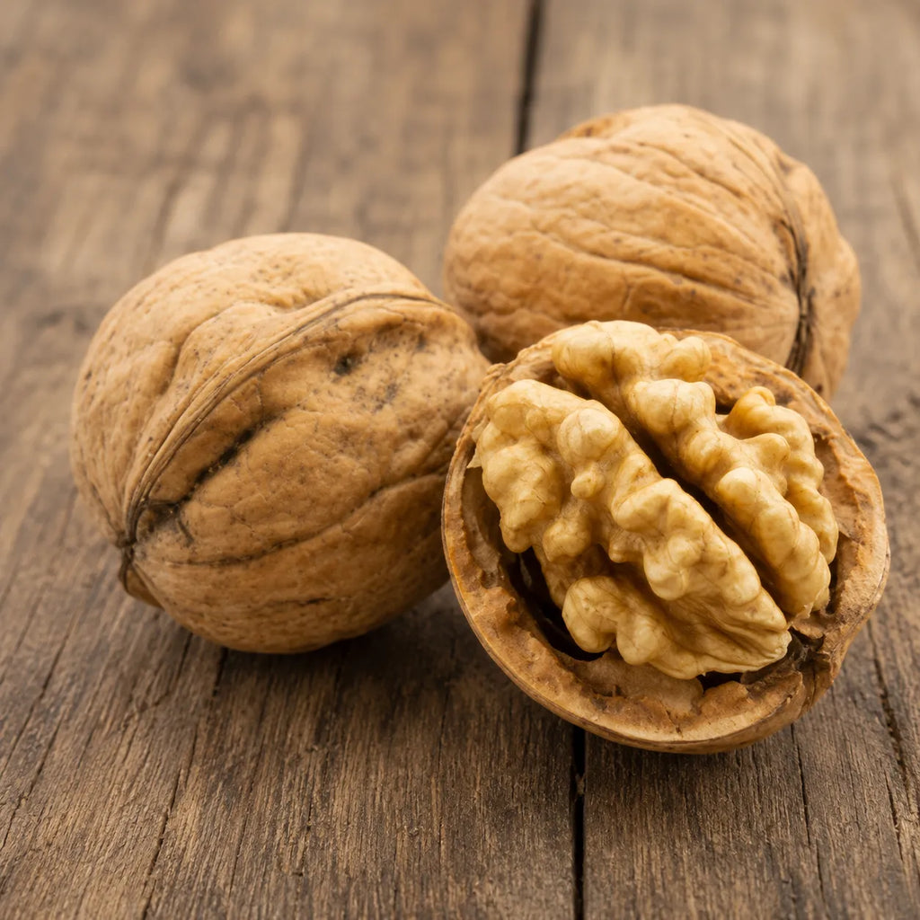 Pom fructifer Nuc Sibisel 44, soi rezistent la boli si conditii climatice variate, cu nuci aromate, ideale pentru consum, patiserie si deserturi